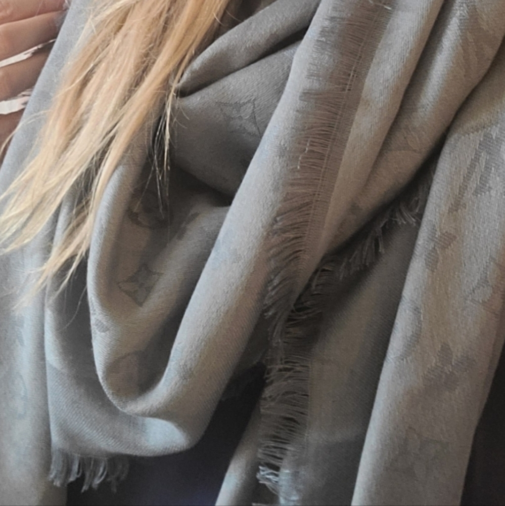 Louis vuitton scarf